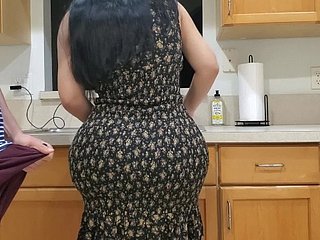quái Stepmom trong nhà bếp