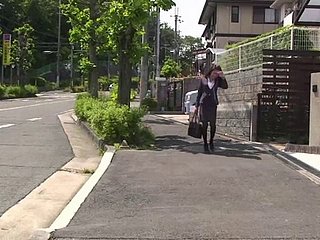 亚洲人妖快速获取裸透露她迷人的公鸡