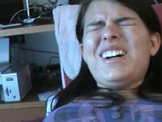Zuzinka obtient sa chatte fingerfucked par leggins