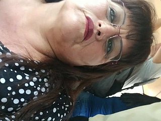 MILF vistazo a mi pene intermitentes mi bulto a tientas autobús público