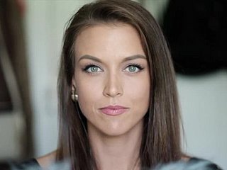 ¿Cómo las emociones de una hermosa niña cambio durante un orgasmo