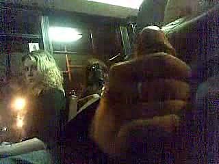 Voyeur mec branle sa bite en public