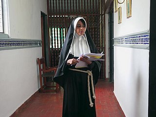 Ничего подобного глубокому чертовски это монахиня в ее влажной пизде