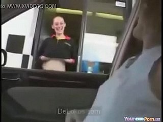 enseñandolas tetas enマクドナルドフラッシュ -  Delokos.com