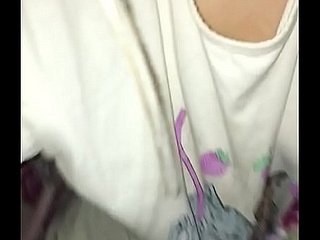 Suster meniduri saudara sementara Nenek.