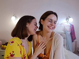 ダニエラとアンサアマチュアレズビアンセックス
