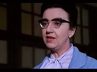 Élever votre jupe Mme Holdsworth