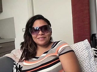 عاهرة 20 سنة يريد بعض الديك الآن