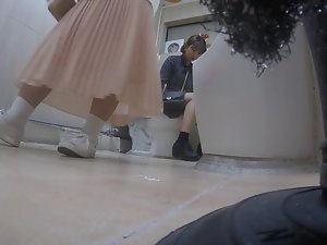 Koreli kız tuvalet bölümünü 4 kullanılarak