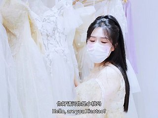 Le close down b close dans glacial boutique de mariage ~ Une grosse chew s'insère dans glacial chatte tendre et glabre de glacial belle-sœur aux gros seins !