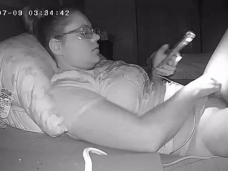 Грудастая сучка снимает видео для своей девушки, пойманной скрытой камерой