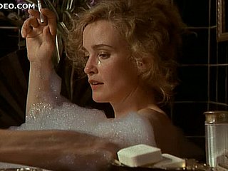 Zapierająca dech w piersiach gwiazda retro Jessica Lange pokazuje swój biust i piersi