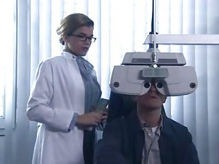 Anke Engelke del als geile Augenaerztin