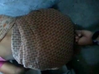 摸索女佣的回