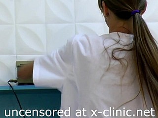 สอบหญิงสาวที่คลินิก gyno