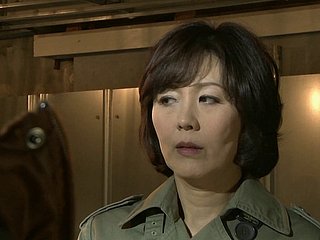 Hitomi Enjoji là một phụ nữ trưởng thành với một fantasy peculiar