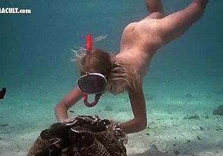 Обнаженные Знаменитости - Подводные сцены