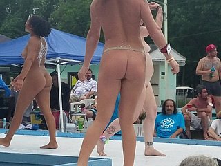 Go on Go nackte Mädchen auf Nudes a Poppin 2019